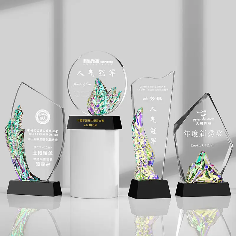 مصنع الجملة مخصص كريستال زجاج الكوافير الفن الرسمي نمط الجائزة مع عناصر كريستال مصقول القاعدة