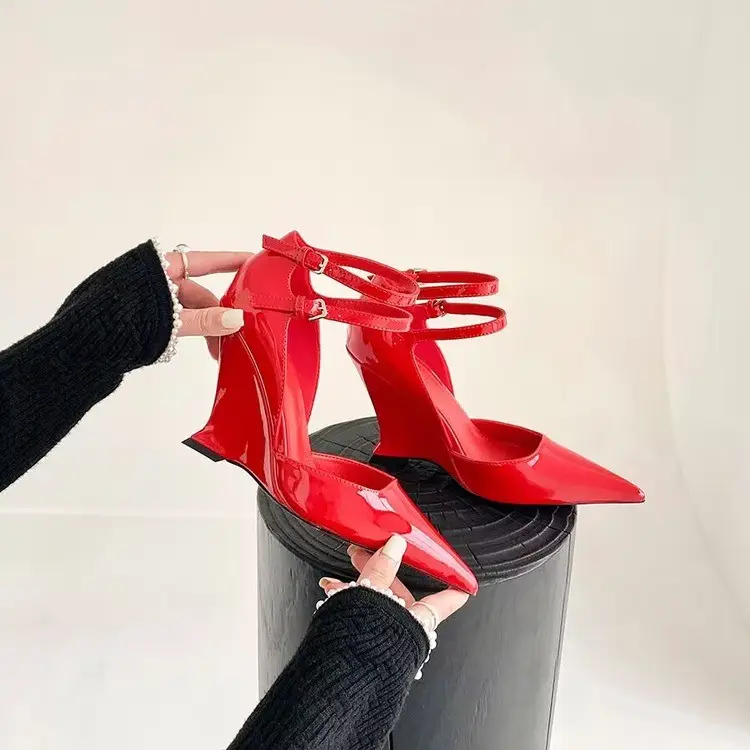 D-9 sexy new design 2024 Women's high heel sandals heel Solid color red Same wedge shoes for magazines
