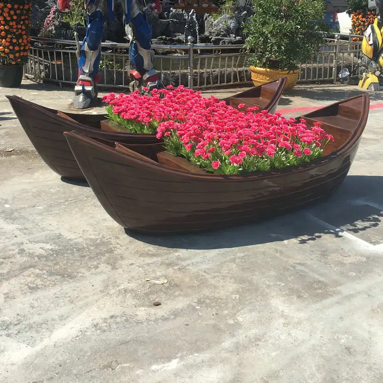Patung perahu serat kaca buatan kustom dengan Dekorasi tampilan bunga untuk luar ruangan atau dalam ruangan