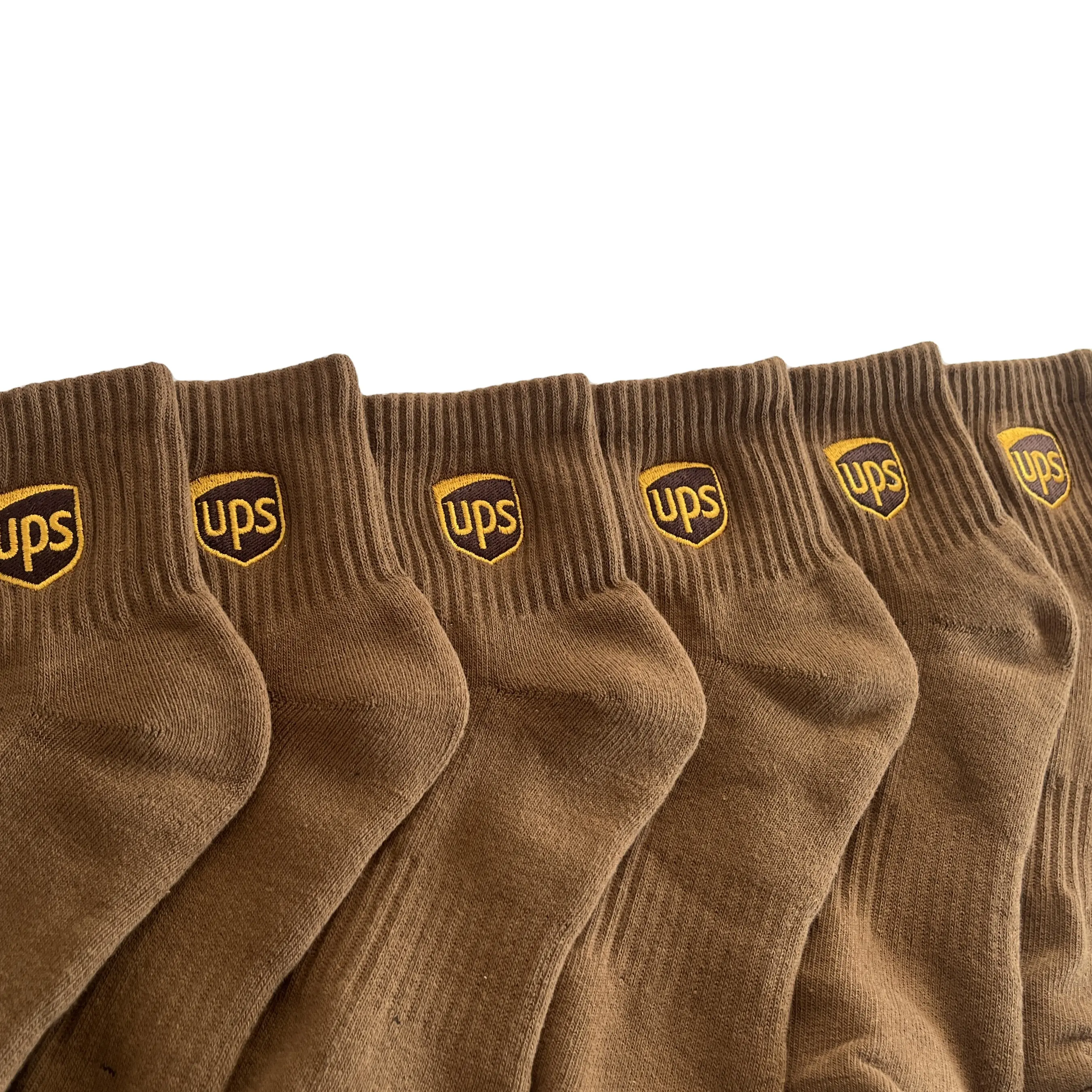 사용자 정의 도매 최신 디자인 UPS 로고 다크 브라운 발목 양말 하이 퀄리티 양말