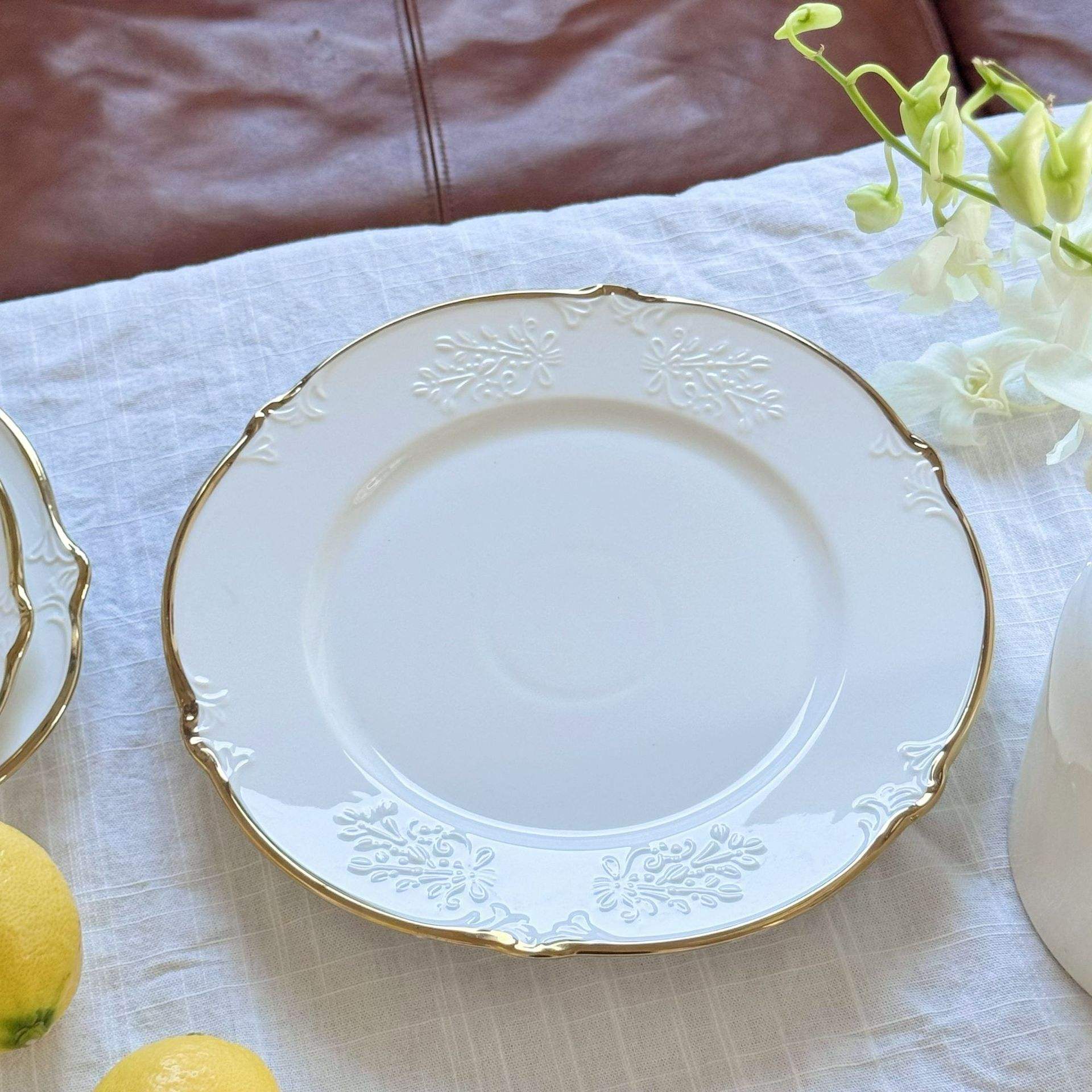 Gold-edged floral plate 26.5*3