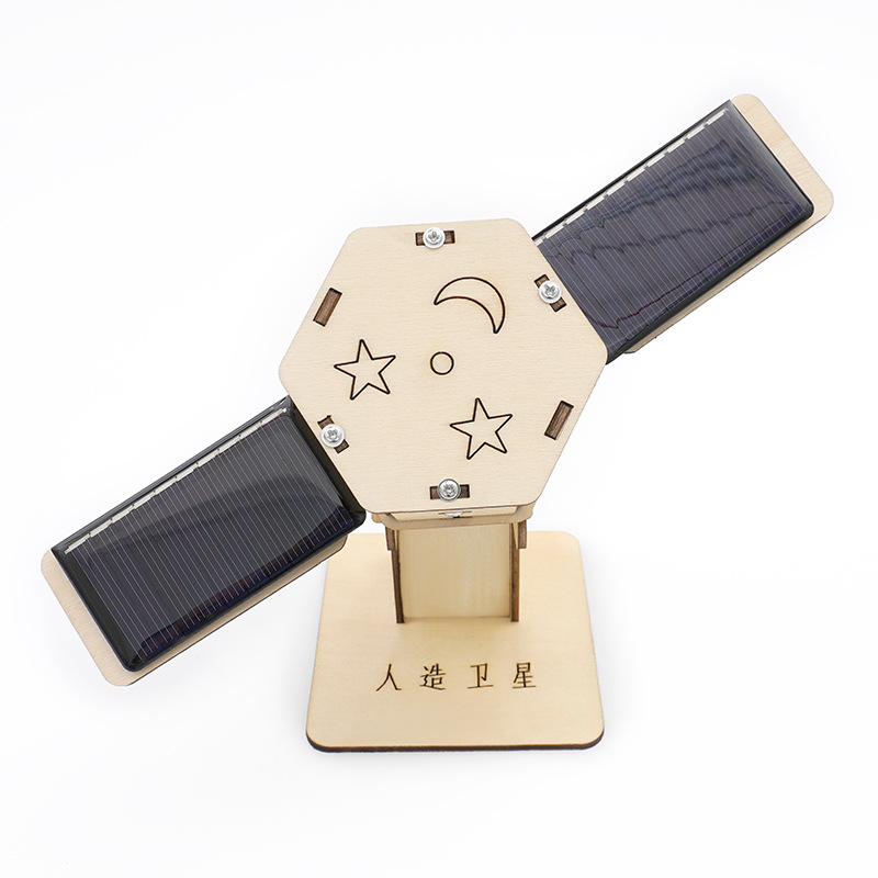 Modèle de satellite R-58diy