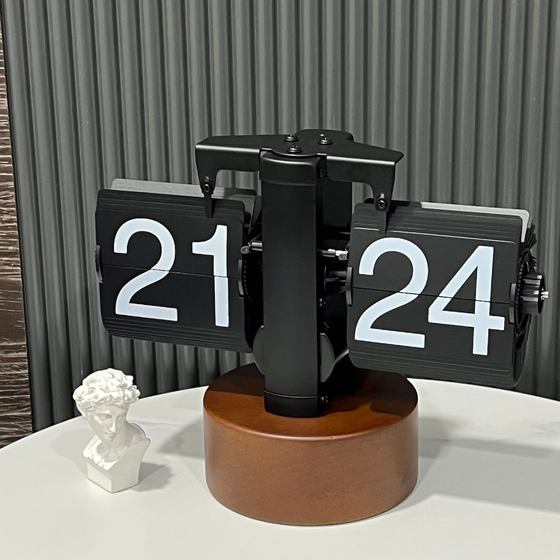 Round bottom wooden base All Black 24 hours