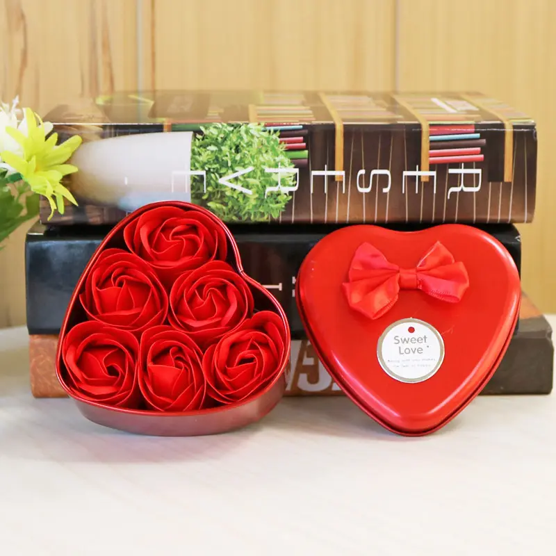 Savon Cadeau Saint Valentin Fleurs Artificielles Coffret Ours en Forme de Coeur Savon Parfumé Fait à la Main Rose avec Boîte en Fer