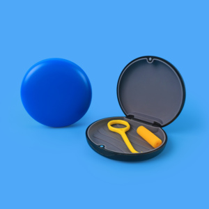 Compact Retainer Case with Flexible Opening <strong>Arc</strong> and Easy to Clean Silicone Base