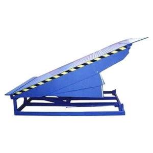 Nivelador de muelle fijo con superficie antideslizante y características de seguridad para carga y descarga - Product Image 1