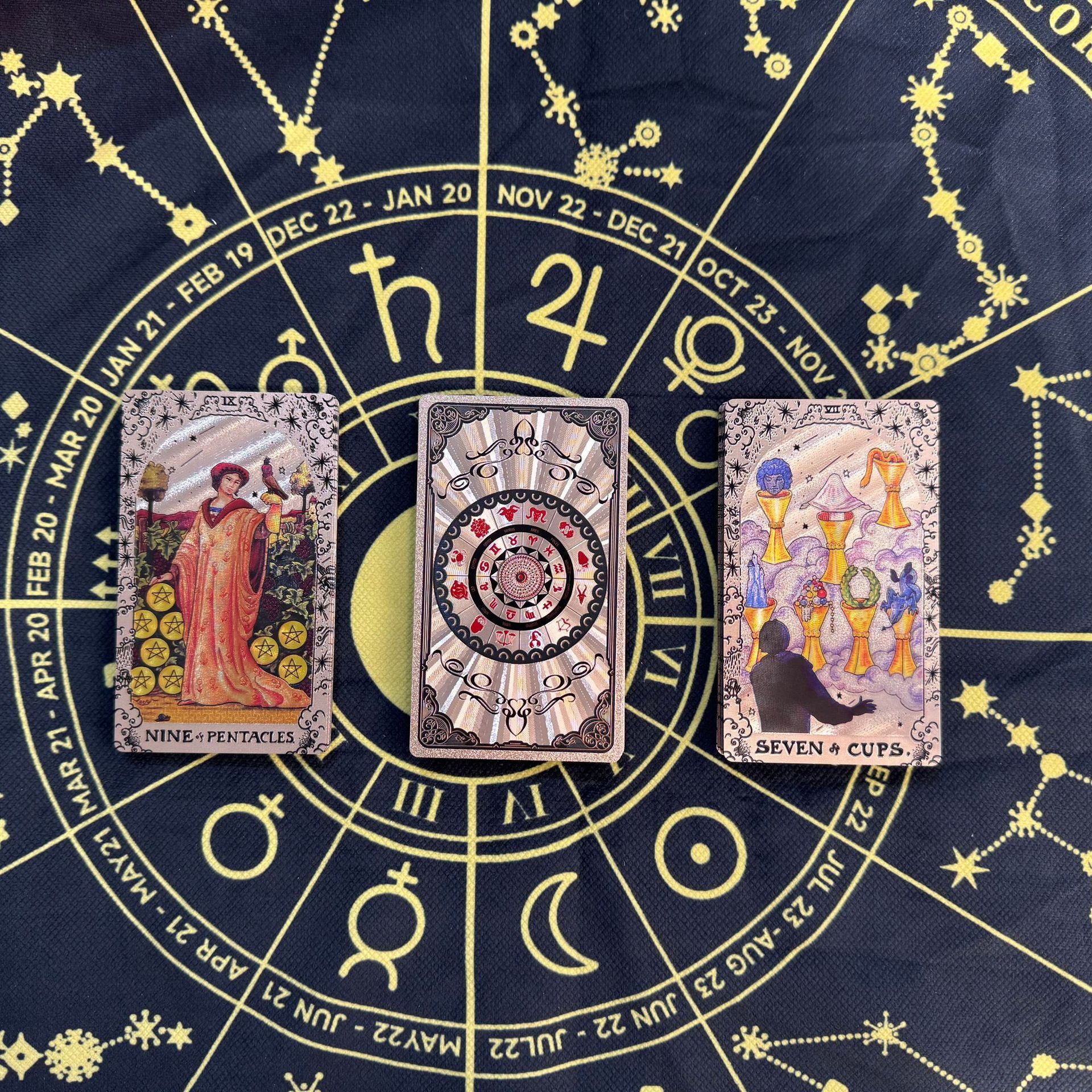 Conjunto de cajas del zodiaco en oro rosa.