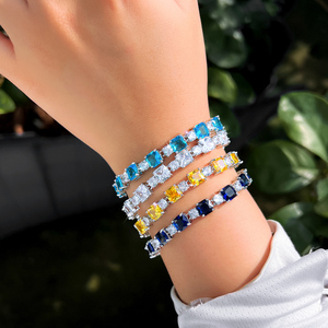 สร้อยข้อมือเทนนิสเหลี่ยมเซอร์โคเนียสีชมพูงดงามสำหรับผู้หญิงชุบเงินเครื่องประดับเครื่องประดับงานแต่งงานสุดหรู