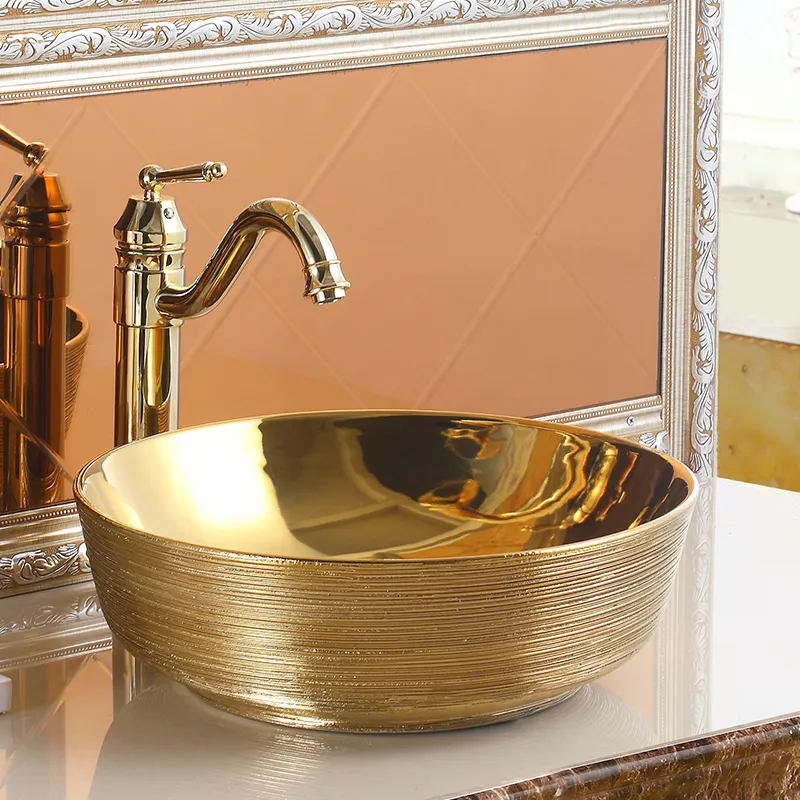 Golden hotel decor lavabo di lusso tavolo rotondo in ceramica da appoggio lavabo da bagno color oro spazzolato lavabo a mano