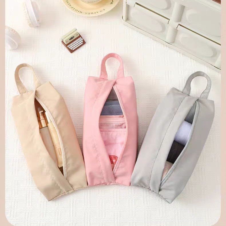 Small storage bag, color random.