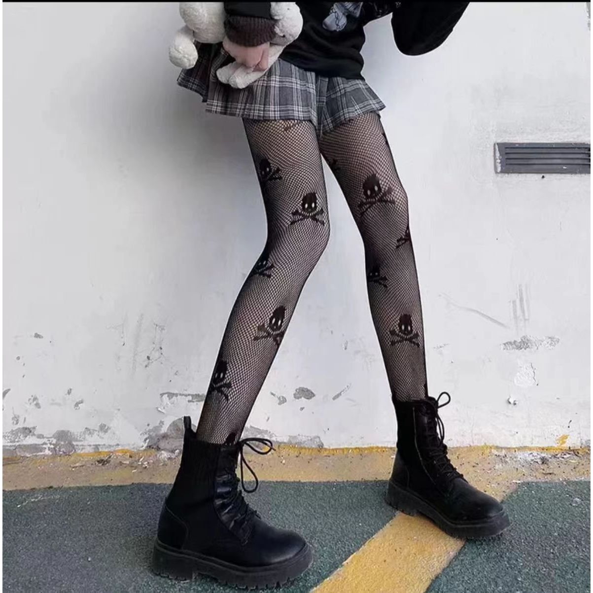 Skull-shaped mesh pants