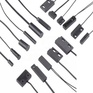 B8241-0 CMBS8151-0 sensore originale sensore di prossimità induttivo spina M12 circolare un terminale A vite A 4 posizioni codificato 4A 250V - Product Image 1