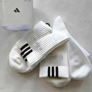 Tasarımcı işlemeli Logo ekip çorap özel erkekler için % 100% pamuk spor çoraplar moda OEM hizmeti dijital baskılı futbol - Product Image 2