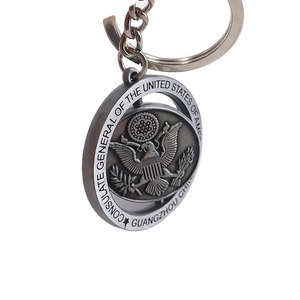 Kazınmış Logo anahtarlık fabrika ucuz fiyat dönen logo metal anahtarlık - Product Image 1