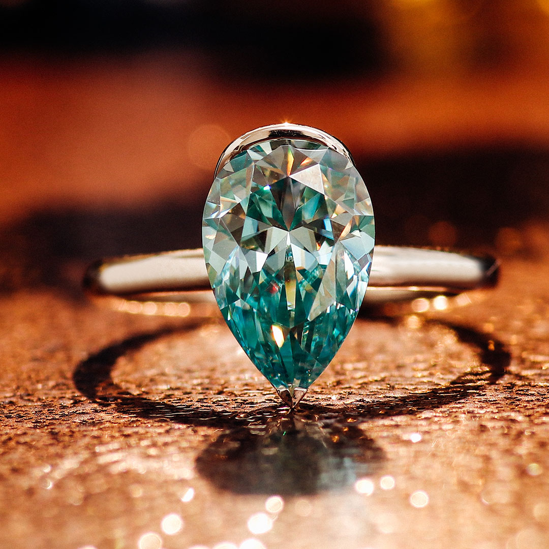 Anillo de Moissanita en Oro Macizo de 10K