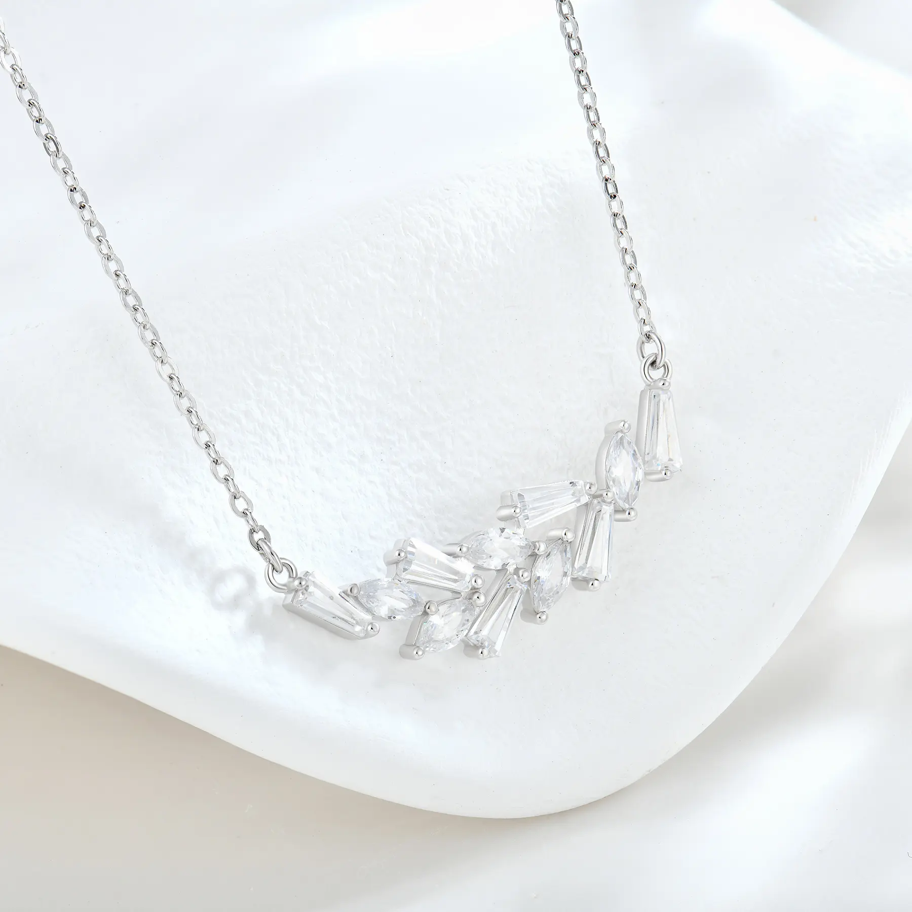 Elegante Baguette francés Marquesa Collar de circonita cúbica 925 Collares de barra de hoja de diamante de plata esterlina