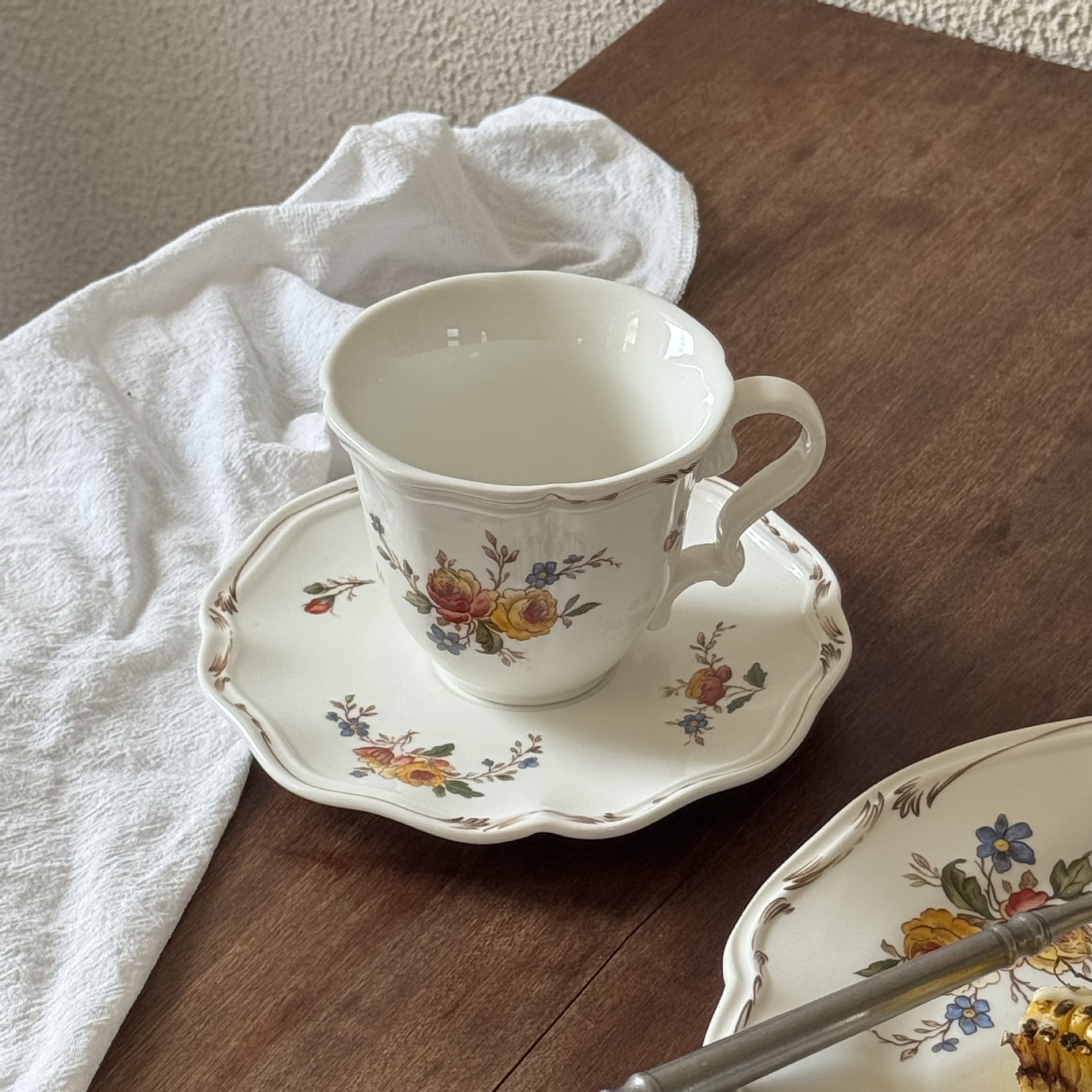 Rose manor cup and saucer-280ml-16cm saucer