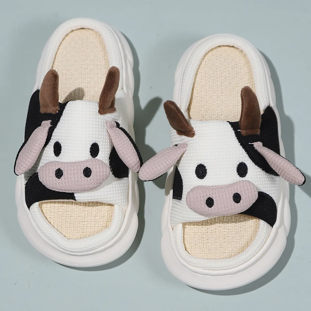 Sandal sapi untuk wanita, sepatu lucu tidak licin sol lembut Super hangat ringan