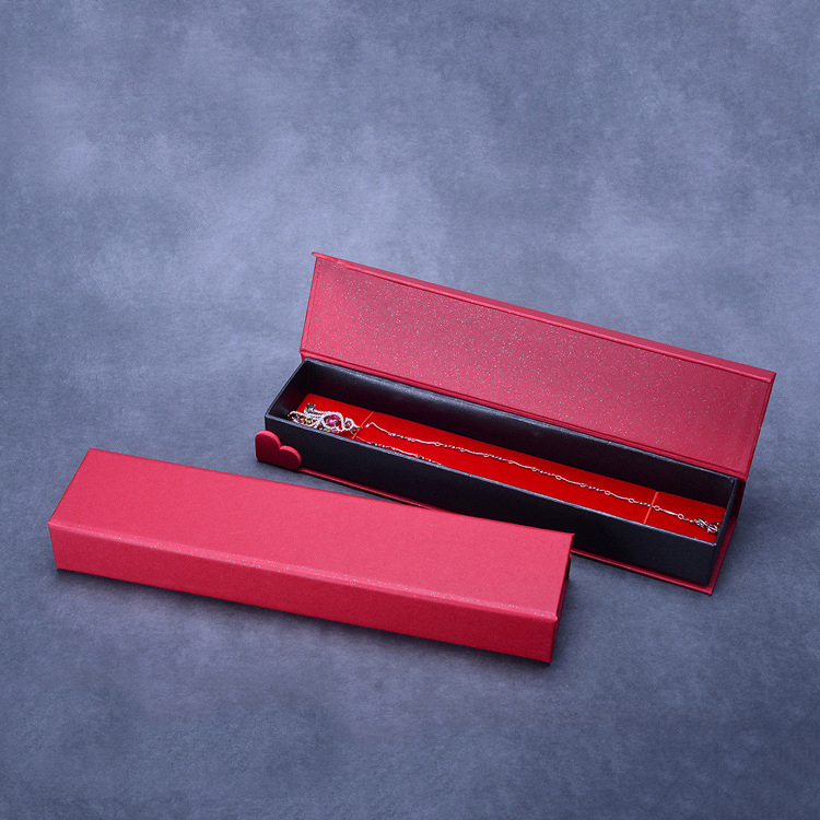 Caja para Brazalete de Cadena de Terciopelo Rojo