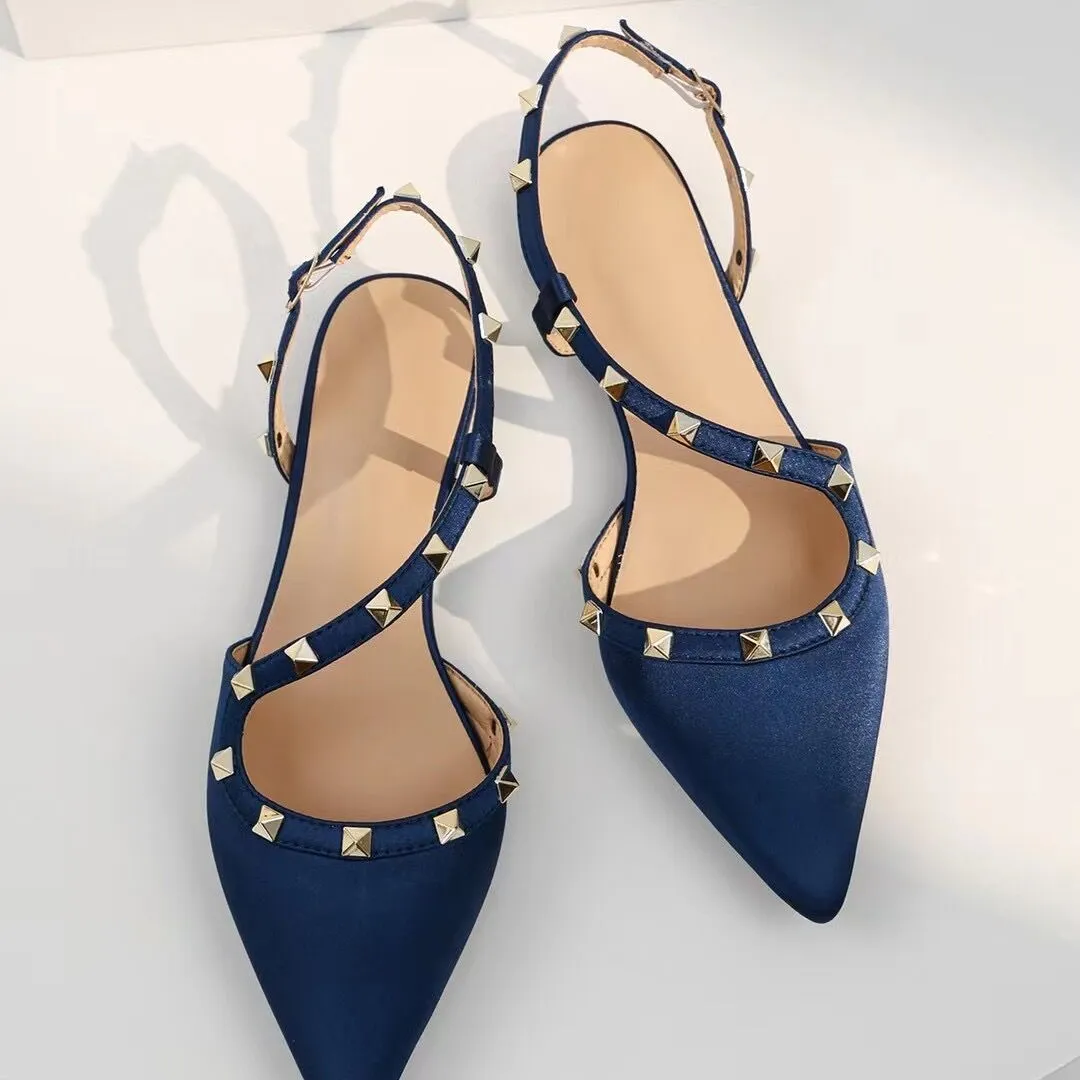 Été nouvelles chaussures simples femmes cuir souple rivet bouche peu profonde pointu sandales plates