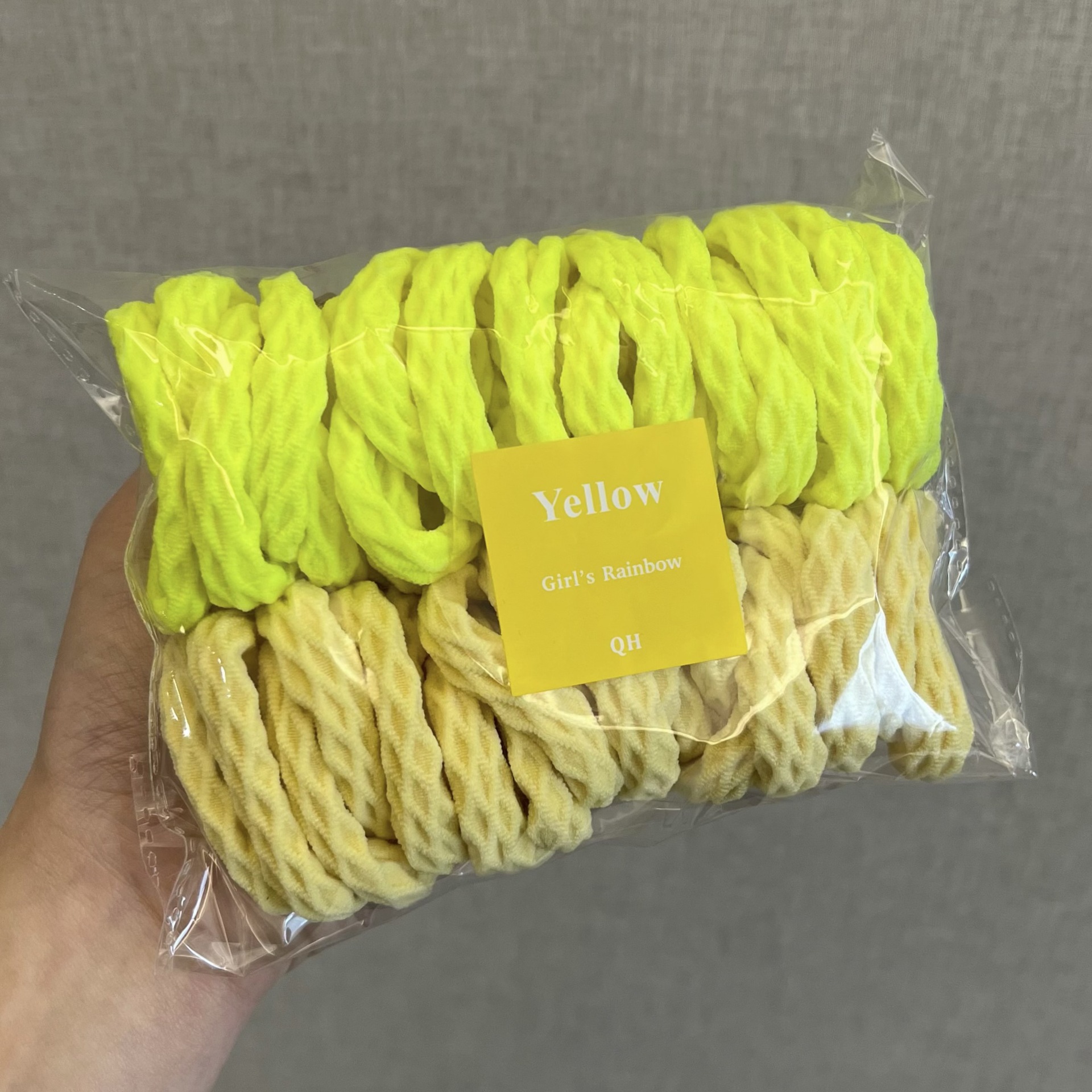 2 losange motif couleur jaune 30 pièces dans un sachet