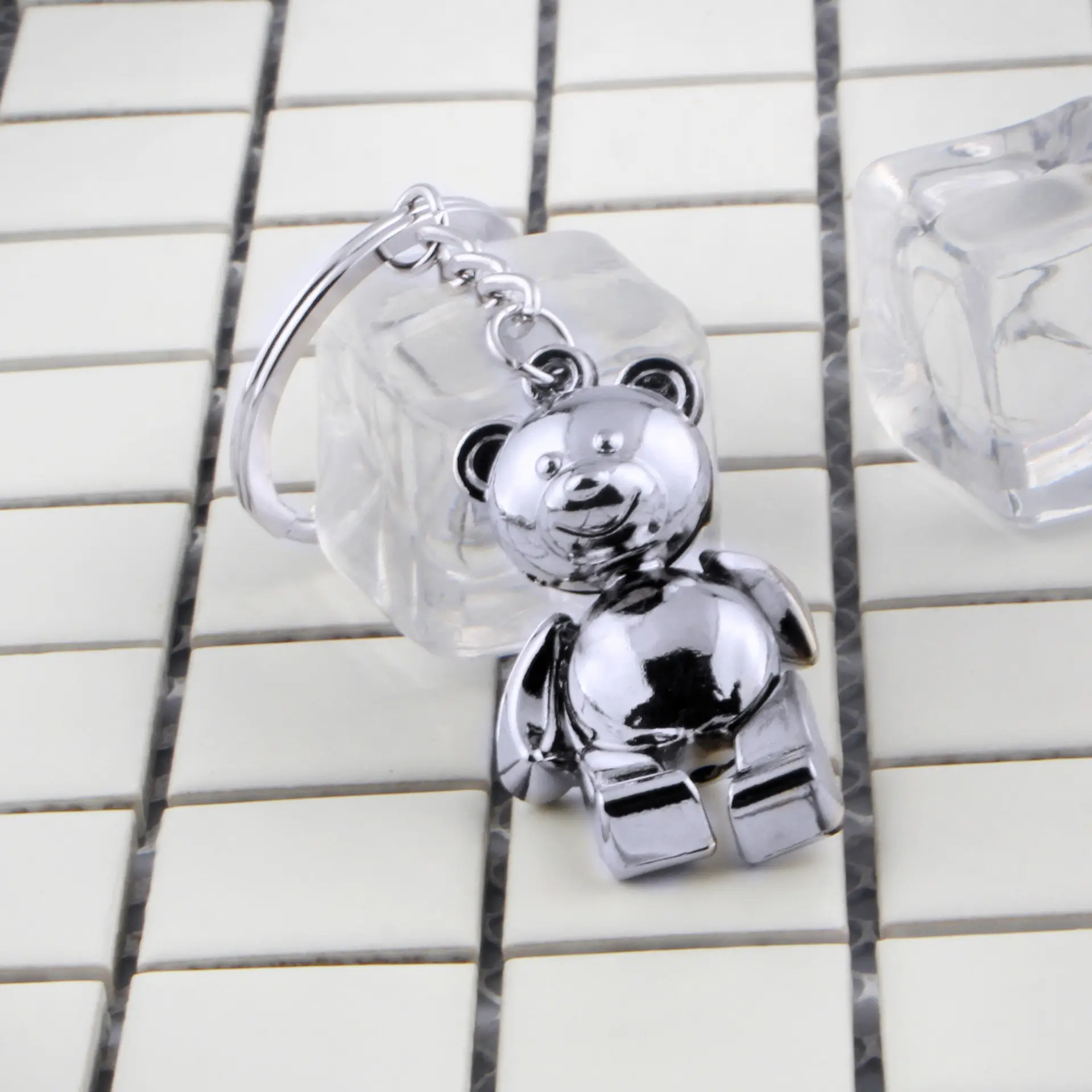 2024 Custom blank 3D animal shape keyring metal movable bear keychain for purse charm car bag pendant