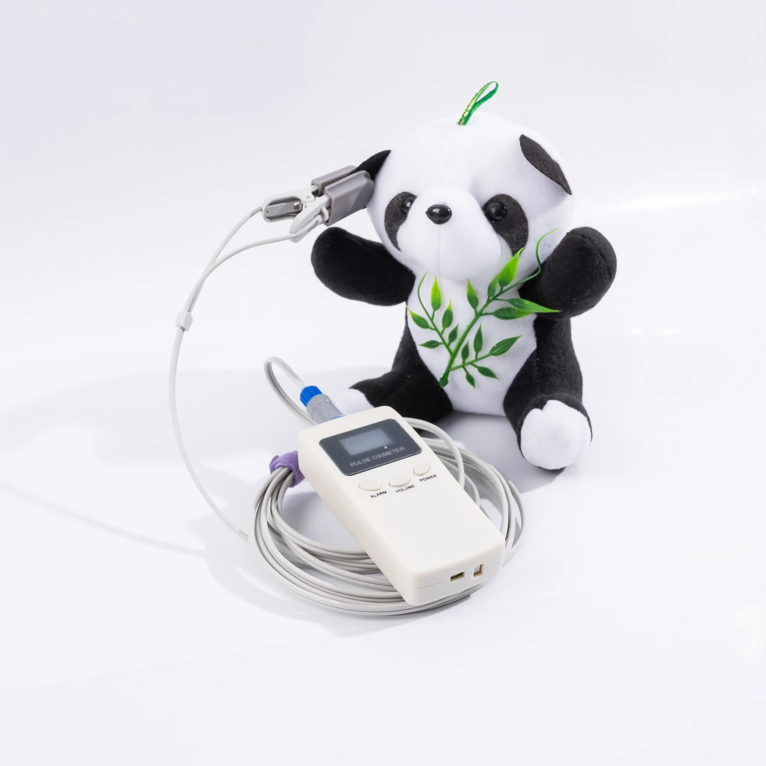 पशु पल्स ऑक्सीमीटर पशु चिकित्सा डिजिटल रंग प्रदर्शन हाथ से कान-क्लिप पशु चिकित्सा पल्स ऑक्सीमीटर
