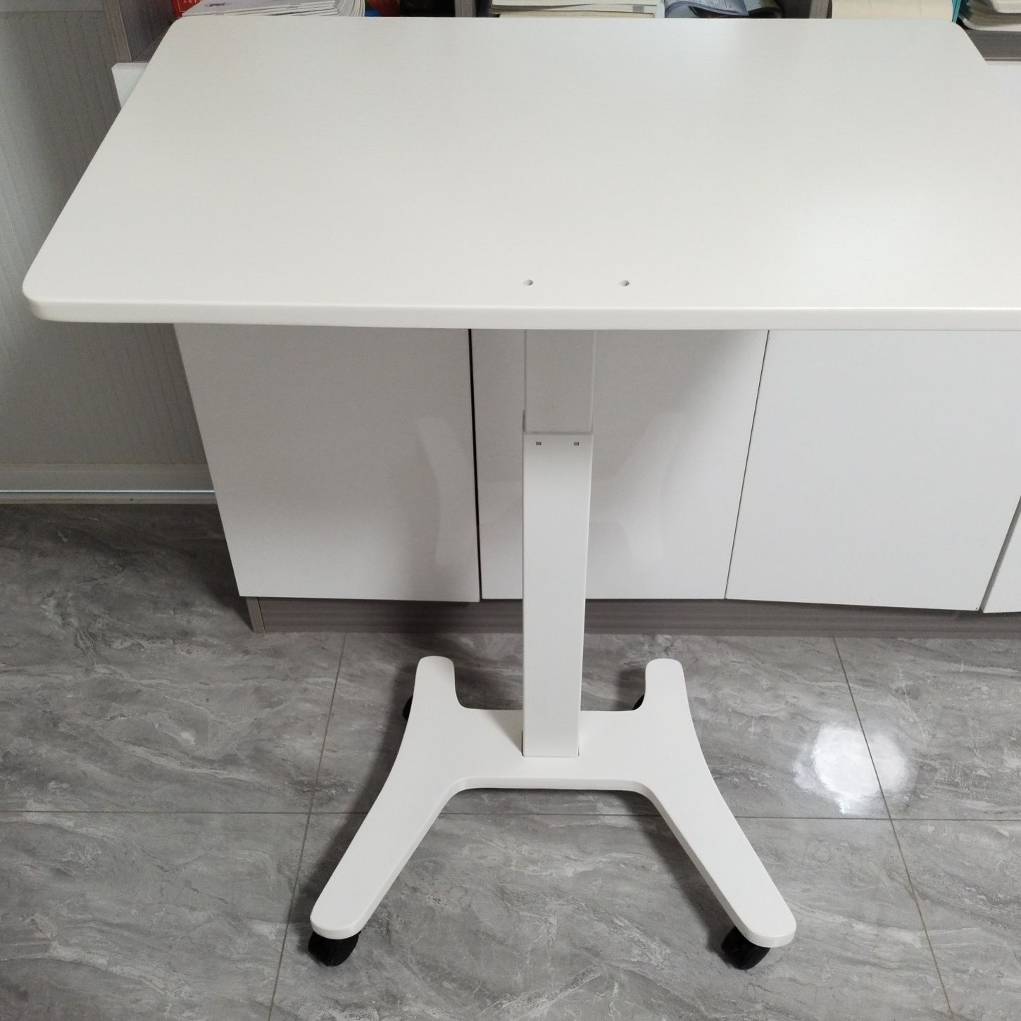 One white single table