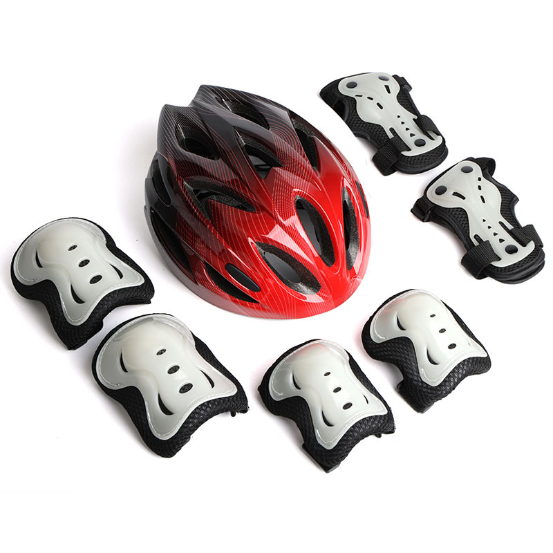 Casque K8 noir et rouge avec protections lumineuses noires.