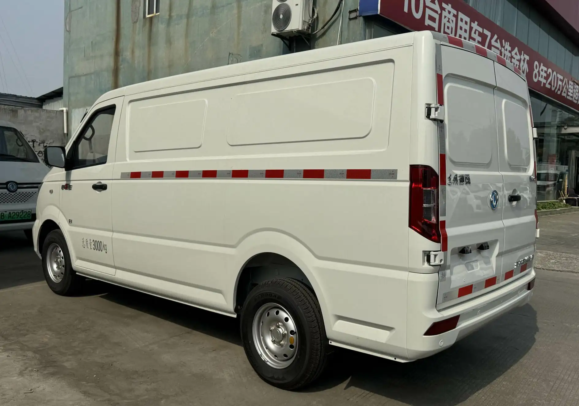 Truk van kargo ev listrik kecepatan tinggi bekas kargo minivan Cina DFAC DONGFENG