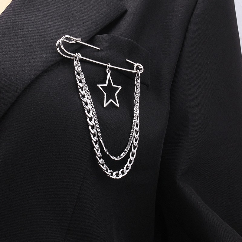 Broche ronde lettre