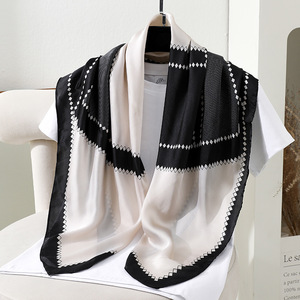 新しいスタイリッシュなチェーンパターン<span class=keywords><strong>90</strong></span>*90CMシルクネックスカーフヘッドラップ女性インスパイアプリントシルクスクエアヘアスカーフショールヒジャーブ