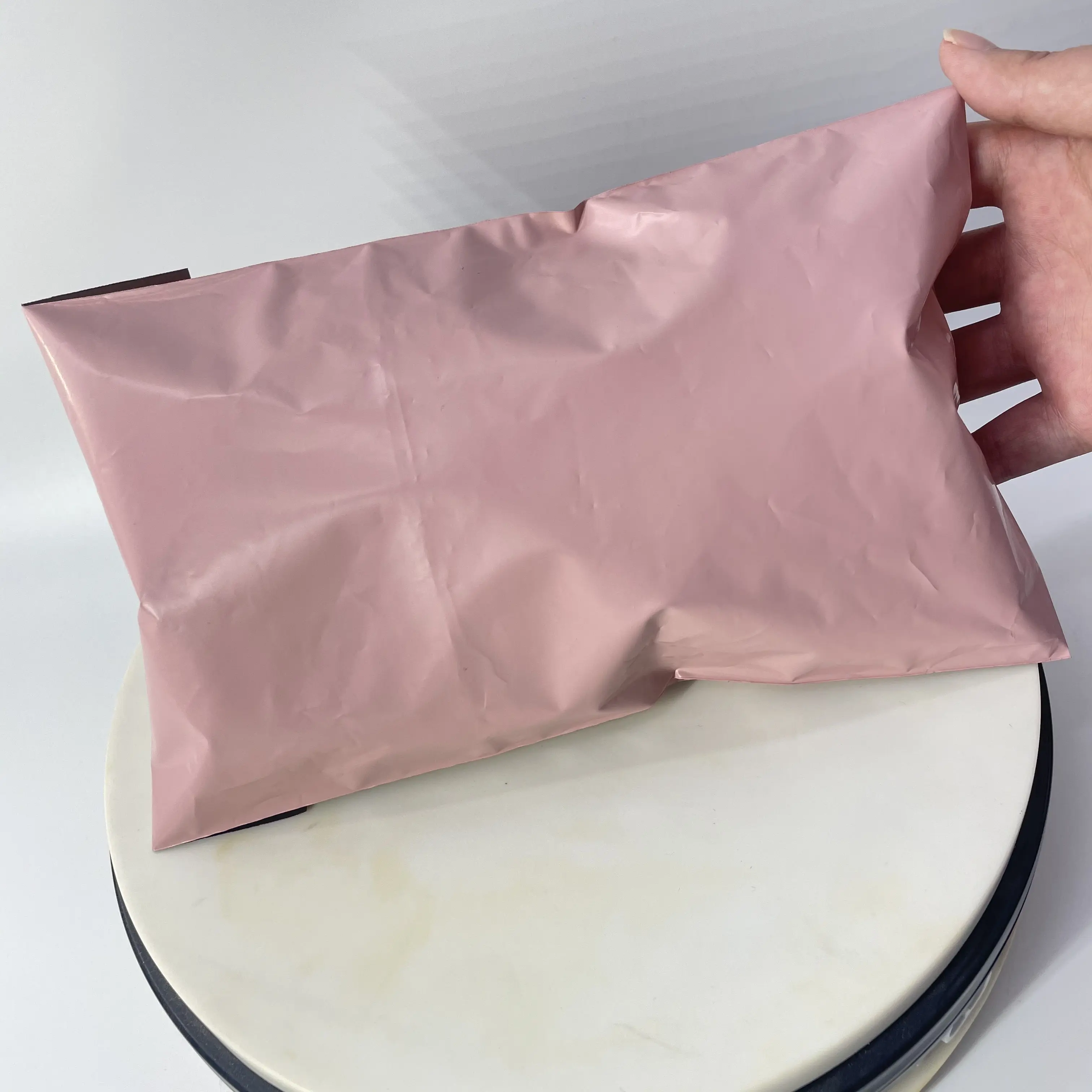 Wholesale custom waterproof compostable self seal matte poly mailer bag with matte black mailing plastic bag