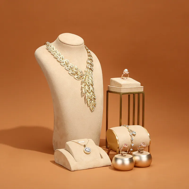 Conjunto de soporte de exhibición de ante para joyería, joyería de color caqui, busto de árbol, anillo de gama alta, estante de metal, armario de tienda