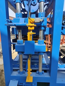 Automatico piccolo blocco di pavimentazione di vibrazione che fa la macchina per mattoni di cemento disponibile per la vendita in Malawi - Product Image 6