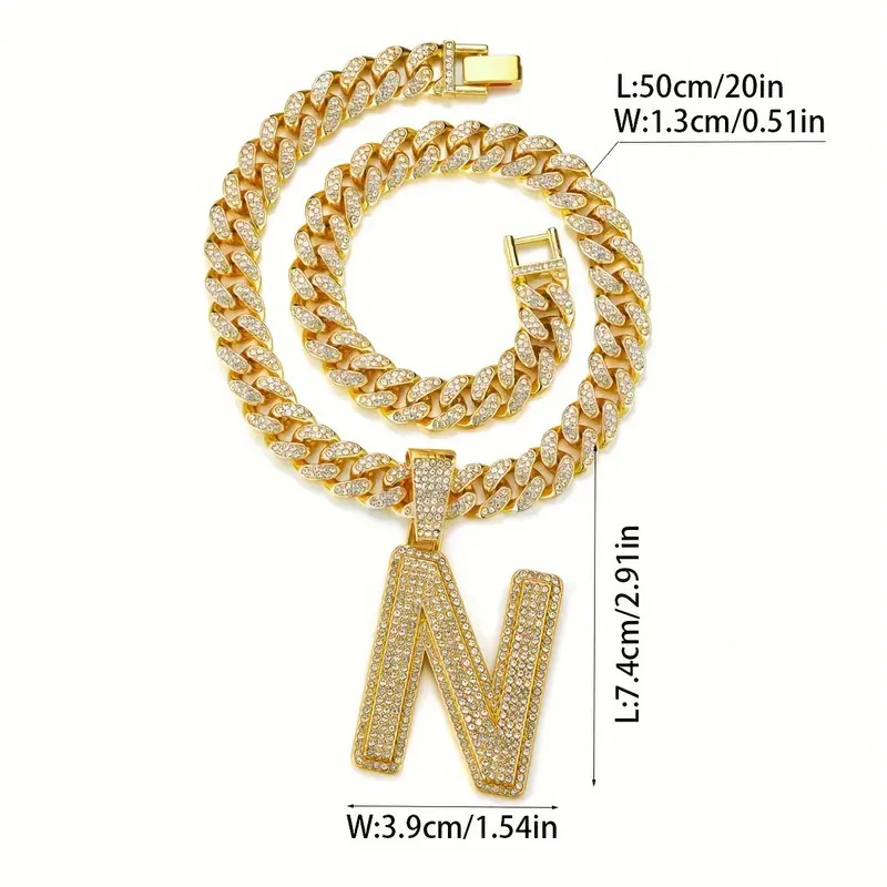 Collar con letra N dorada