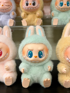 LABUBU kabarcık Mart Macaron PVC oyuncak 2nd nesil partiler için 2.0 vinil peluş kolye tahsil oyun hediye veren kör kutu - Product Image 4