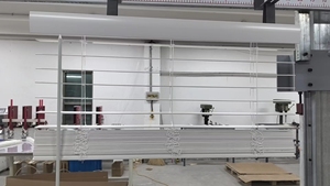 ستائر خشبية اصطناعية لاسلكية 2 بوصة مقاومة للماء أنيقة بلون بولي كلوريد الفينيل مصنوعة في الصين من مصنع خشب صناعي أعمى - Product Image 6