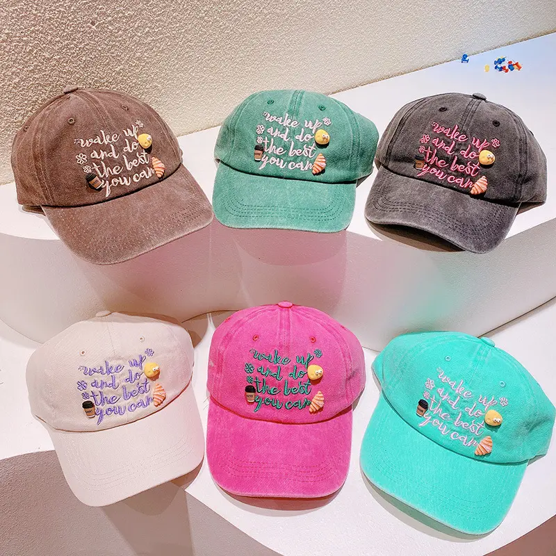 2023 nueva gorra de niña con adornos de dibujos animados con gorra de béisbol con letras bordadas diarias de moda de color claro