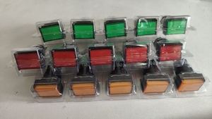 AL6-A interruttore a pulsante a scatto da 16mm con pulsante quadrato lampada a LED rosso/verde/giallo - Product Image 2