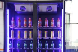 ตู้แช่ขวดไวน์พร้อมไฟ LED แสดงอุณหภูมิ3สีสำหรับบาร์และถาดเครื่องปรุง