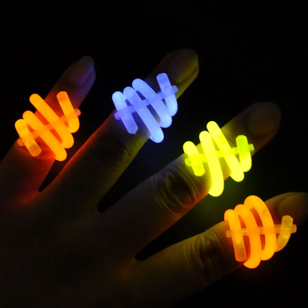 Nirco Fluorescente Glow Paty Artículo Niños Novedad Regalo En La Oscuridad Dedo Decoración Feliz Cumpleaños Glow Stick Ring Party Favor