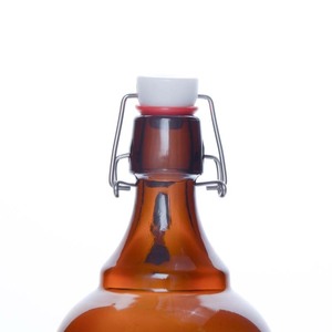 中国供应商1L 2L 4L大琥珀色玻璃啤酒瓶咆哮器加州酒瓶，带翻盖