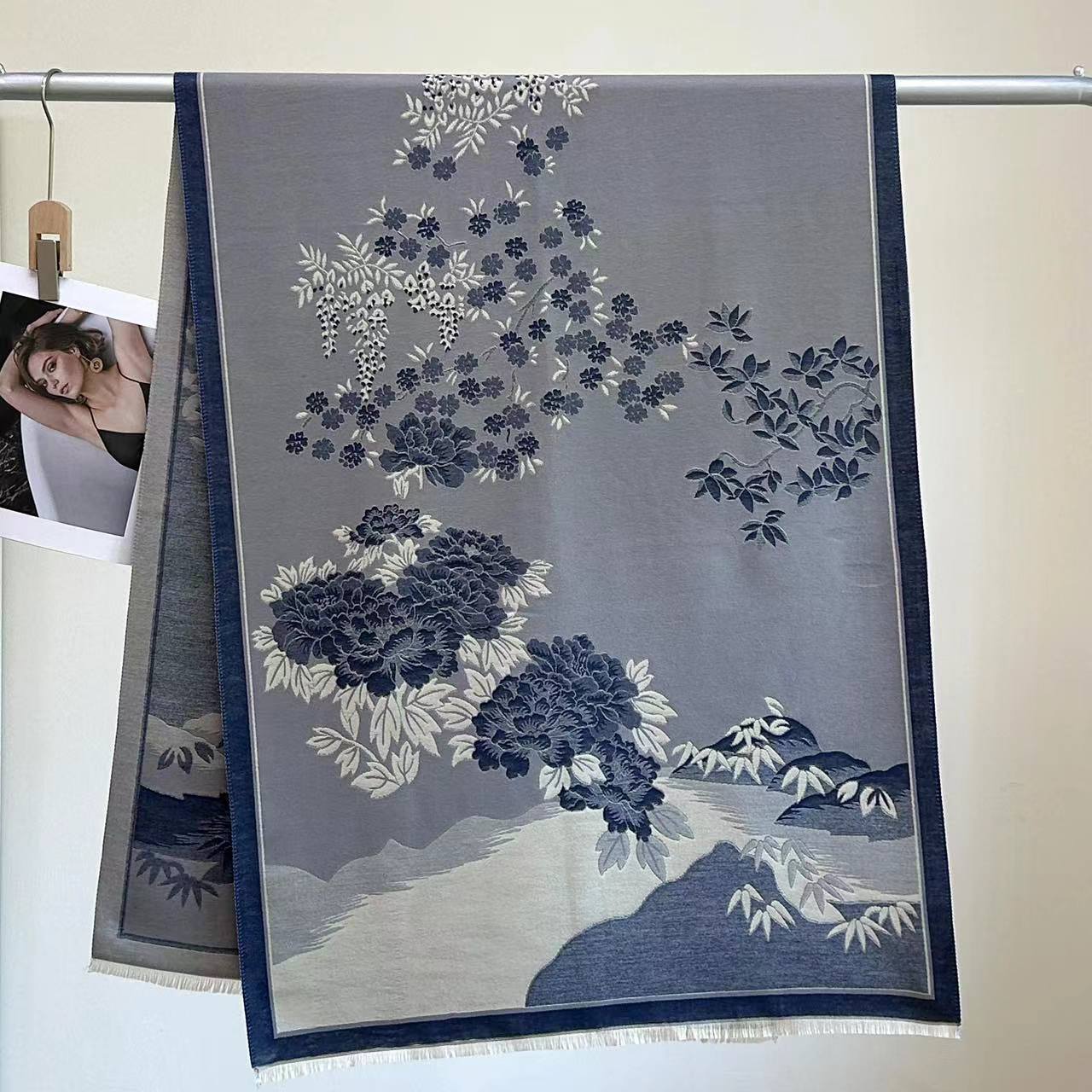 Paesaggio floreale linguaggio blu - sopra i 175 cm