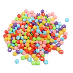 100個入りすべての種類の文字ビーズアクリルカラフルな文字ラウンドビーズ4x7mmアルファベットビーズブレスレットネックレスジュエリー作り - Product Image 1