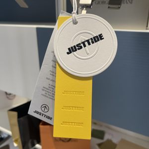 Etiquetas colgantes de papel ecológico personalizadas para ropa, etiquetas colgantes de plástico con logotipo de nombre impreso con cuerdas para bolsos y zapatos - Product Image 5