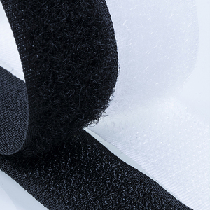 bianco tessuto normale cucire su elementi di fissaggio in nylon <span class=keywords><strong>hook</strong></span> e <span class=keywords><strong>loop</strong></span> di un lato di montaggio rotolo di nastro