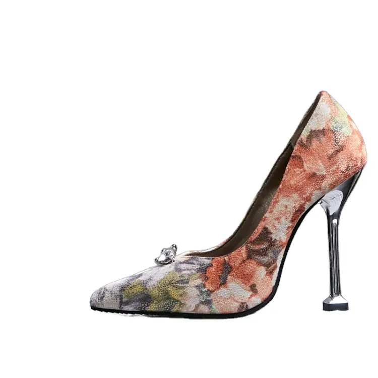 Universe S016 Fabricante de zapatos elegantes con punta en pico Tacones personalizados Zapatos de tacón alto para mujer