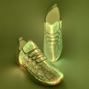 Yüksek kalite USB şarj <span class=keywords><strong>LED</strong></span> ışıklı flaş spor ayakkabı Fiber optik kumaş ayakkabı Unisex fotoelektrik aydınlık ayakkabı