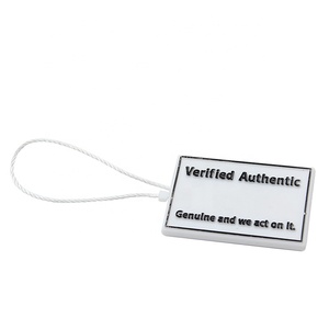 Cadena de etiqueta colgante de plástico con logotipo en relieve personalizado a granel con cuerda de nailon - Product Image 2